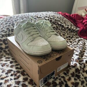 Women’s 9.5 seafoam green Nike dunks